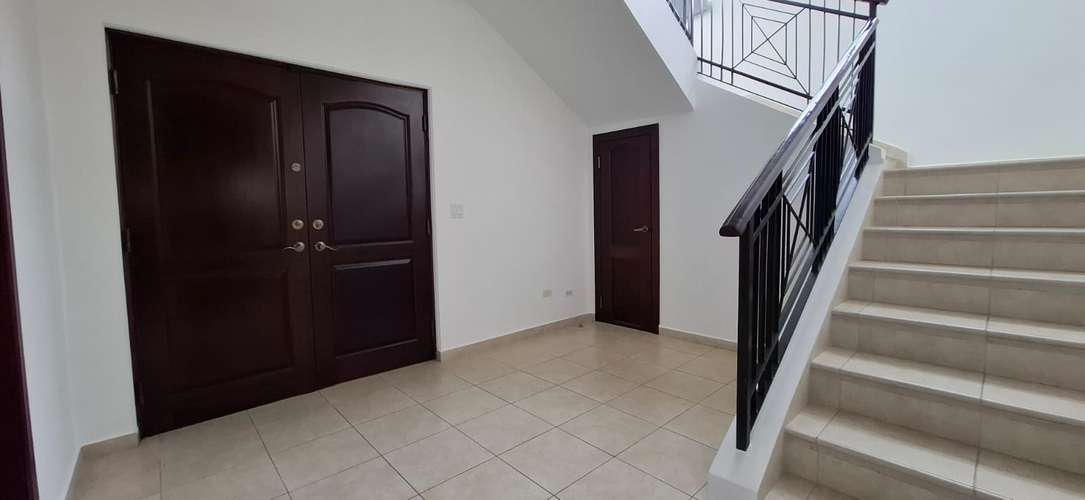 **Elegante y Espaciosa Residencia en Exclusiva Comunidad Cerrada (Clayton)* - Imagen 10