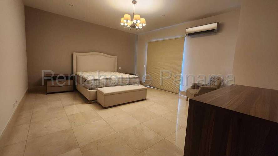 Alquiler de Apartamento de Lujo Amoblado en Santa María | 269 m² | Vista al Lago y Golf 27YCG2998 - Imagen 9
