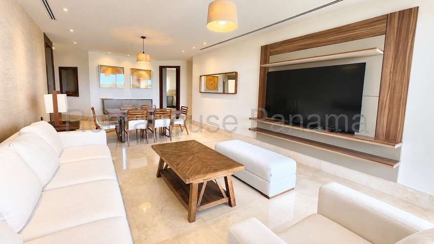 Alquiler de Apartamento de Lujo Amoblado en Santa María | 269 m² | Vista al Lago y Golf 27YCG2998