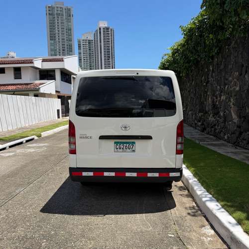 TOYOTA HIACE 2017 - Imagen 4
