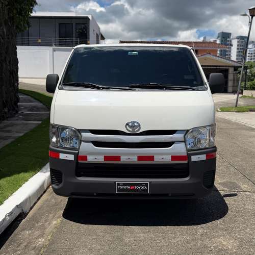 TOYOTA HIACE 2017 - Imagen 2