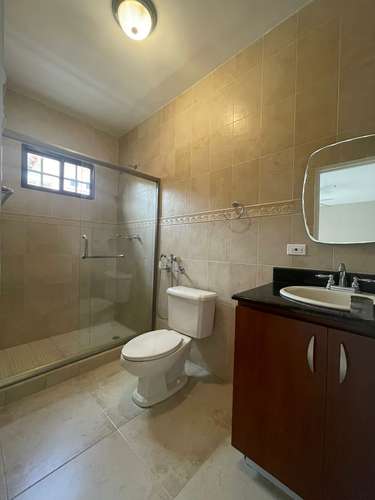 VENTA CASA CON AMPLIO PATIO EN CLAYTON - Imagen 6