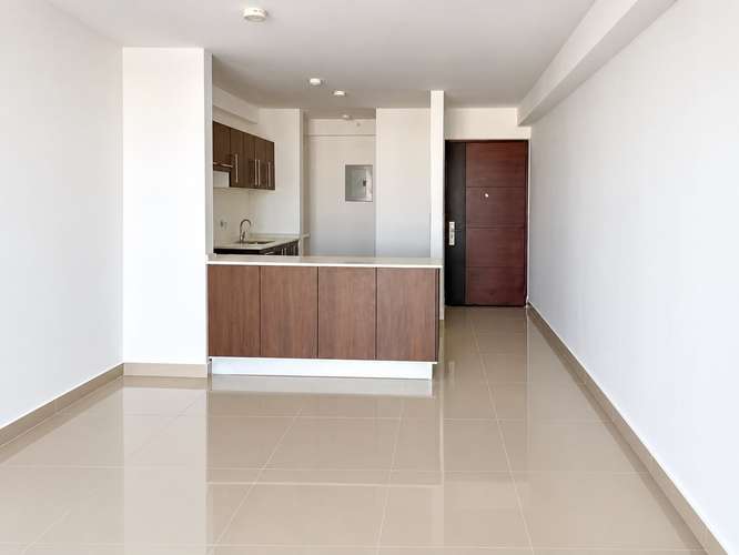 Alquiler de apartamento a paso del Metro Tren en Vista Hermosa - LH