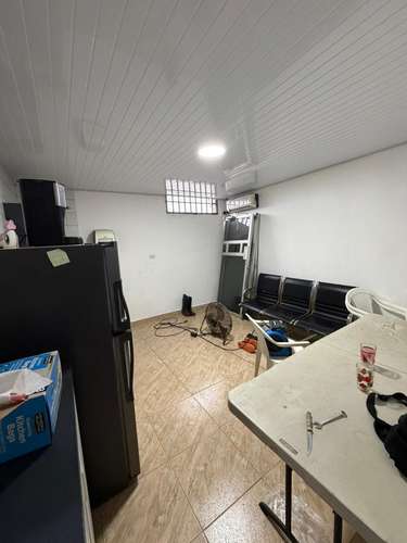 Se Vende Local Comercial con Área de Producción – Las Mañanitas - Imagen 9