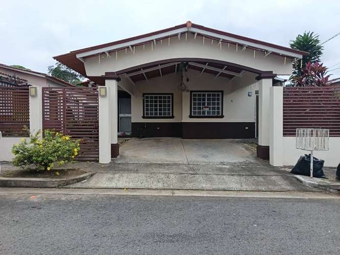 Casa 3 Recámaras en Venta | Altos de Valle Dorado - La Chorrera