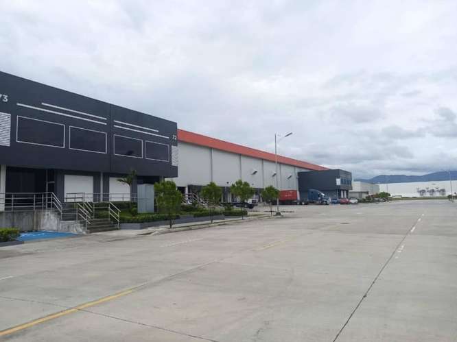 Venta o Alquiler de Bodegas en Zona Franca - Imagen 17