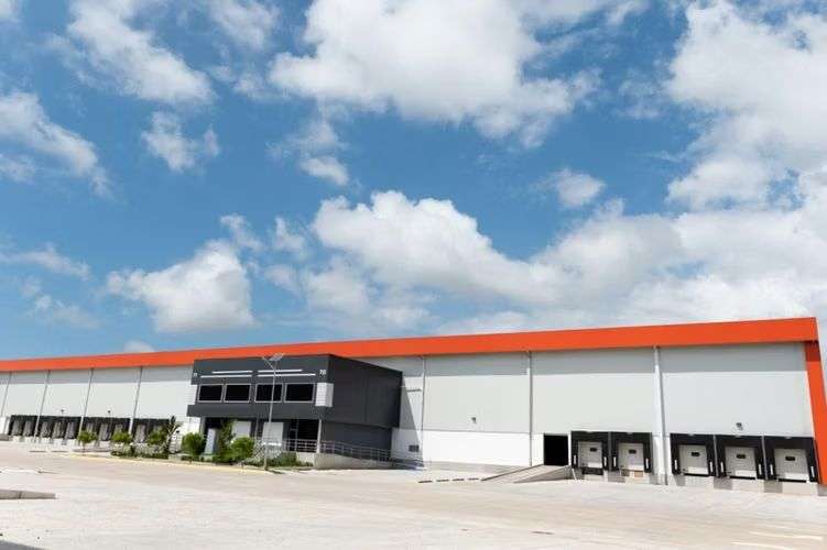 Venta o Alquiler de Bodegas en Zona Franca - Imagen 3
