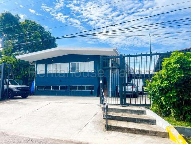 Amplia galera de 500 m² con aire acondicionado en Santa Elena
