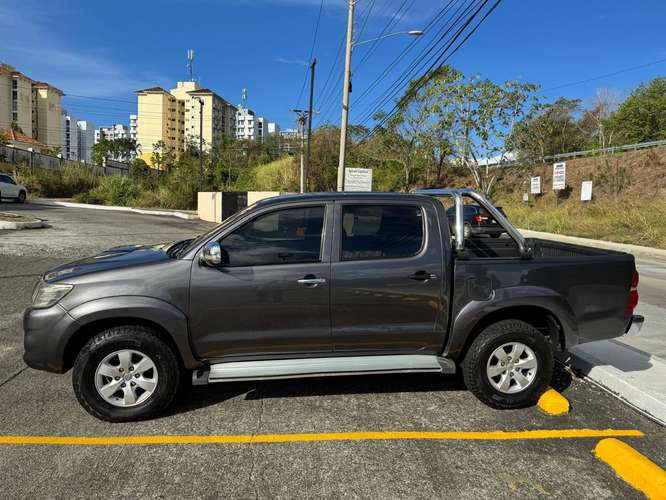 Toyota Hilux 2015 4x4 Automática, Full Extras, 3.0 Diésel - Imagen 8