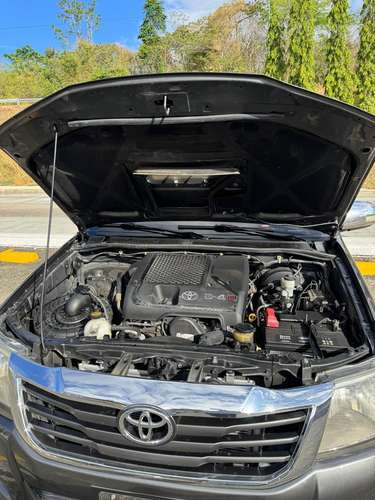 Toyota Hilux 2015 4x4 Automática, Full Extras, 3.0 Diésel - Imagen 3
