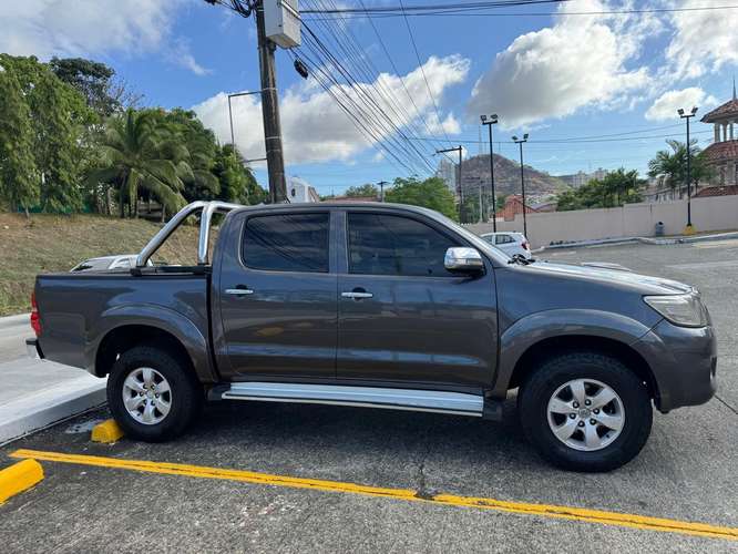Toyota Hilux 2015 4x4 Automática, Full Extras, 3.0 Diésel - Imagen 12