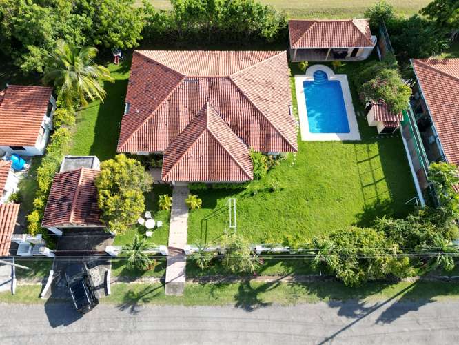 Alquiler de casa en Club Ecuestre, Coronado, 1,200 m² de terreno