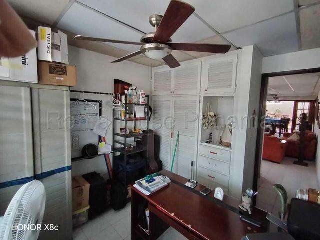 Venta de Casa en la Fontana, Nuevo Reparto Panama 26LGG6406 - Imagen 12