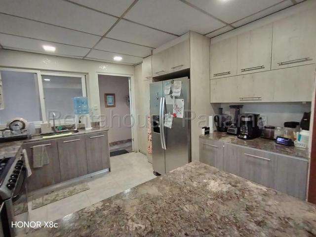 Venta de Casa en la Fontana, Nuevo Reparto Panama 26LGG6406 - Imagen 18