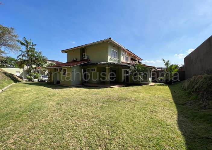 Venta de Casa en Villa Lucre – Villa De Las Azores - Imagen 3