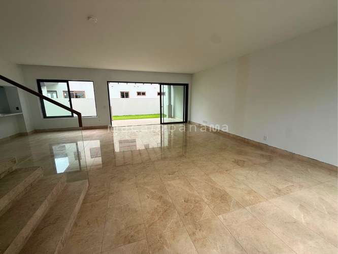 Vendo Casa en The Woods de 4 dormitorios en Santa María - Imagen 2