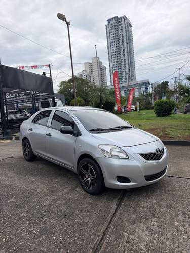 TOYOTA YARIS 2013 MANUAL - Imagen 2