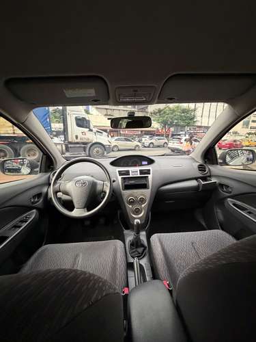TOYOTA YARIS 2013 MANUAL - Imagen 6