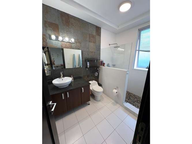 Alquilo apartamento amoblado en Q Tower - Imagen 19
