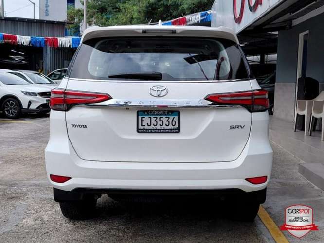 Toyota Fortuner SRV 2024 Automática EJ3536 - Imagen 5