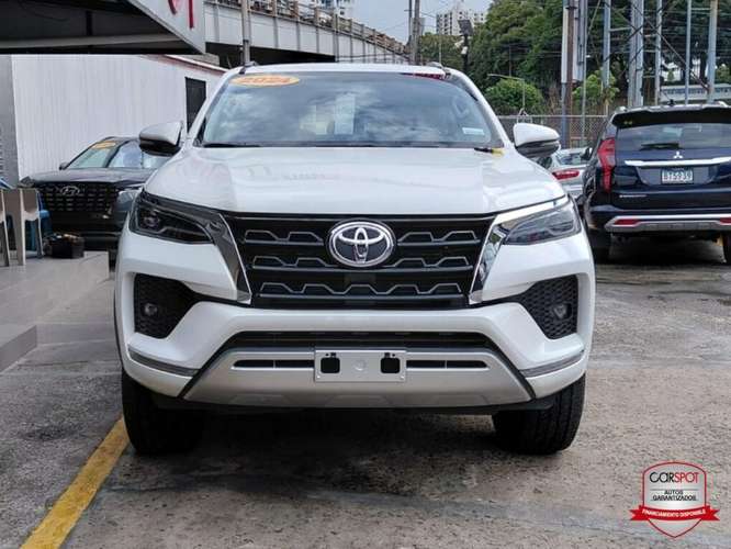 Toyota Fortuner SRV 2024 Automática EJ3536 - Imagen 2