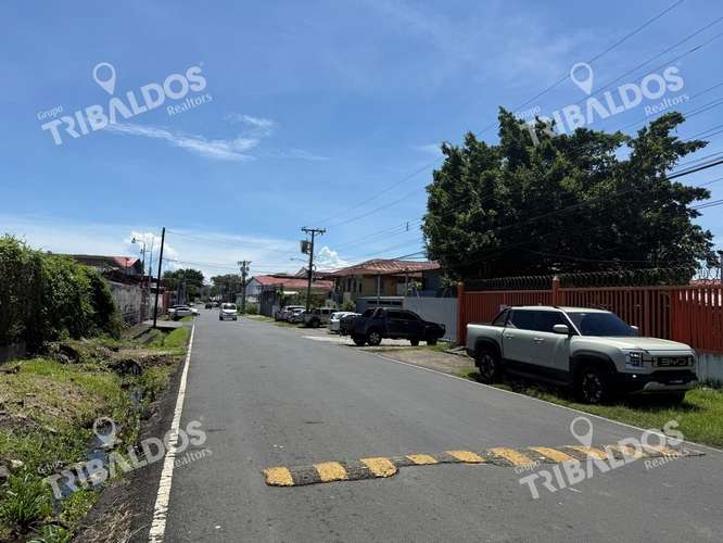 Alquiler de Bodega con oficinas en Juan Díaz