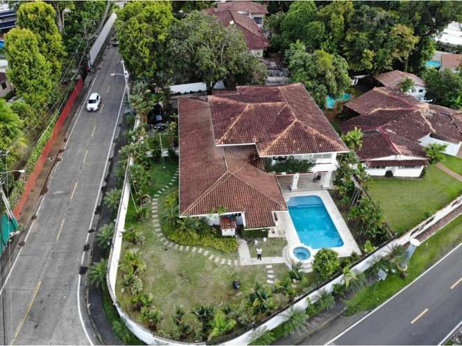 Se  Alquila  Casa con Piscina en Altos del Golf  Amoblada - Imagen 3
