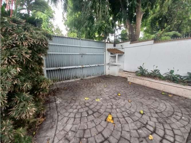 Se  Alquila  Casa con Piscina en Altos del Golf  Amoblada - Imagen 8