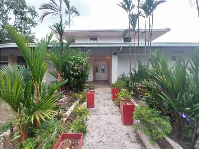 Se  Alquila  Casa con Piscina en Altos del Golf  Amoblada - Imagen 5