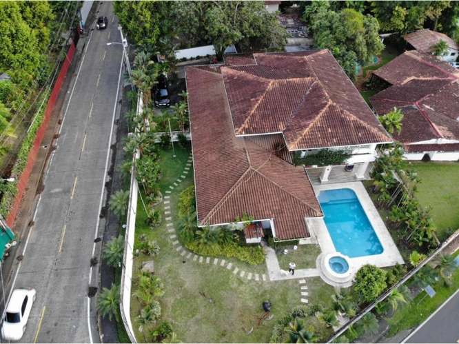 Se  Alquila  Casa con Piscina en Altos del Golf  Amoblada - Imagen 4