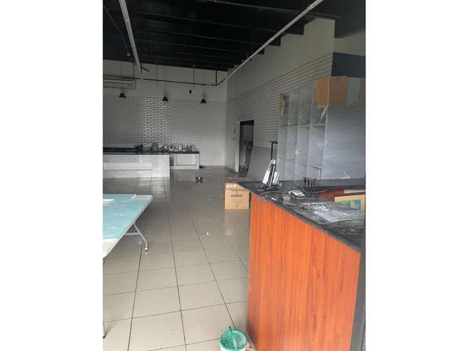 SE ALQUILA LOCAL EN COLON PLANTA ALTA VACIO 160M2 AS - Imagen 6