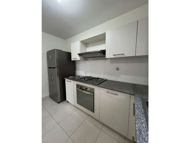 Alquilo bello apartamento en versalles línea blanca 900$ - Imagen 5