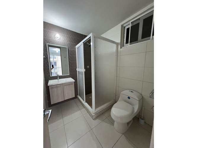 Alquilo bello apartamento en versalles línea blanca 900$ - Imagen 3