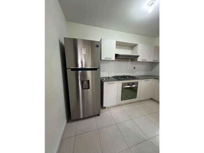 Alquilo bello apartamento en versalles línea blanca 900$ - Imagen 4