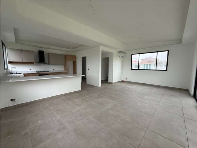 SE VENDE HERMOSA CASA 600M EN PH MALIBU LAKES CON PISCINA Y JACUZZI