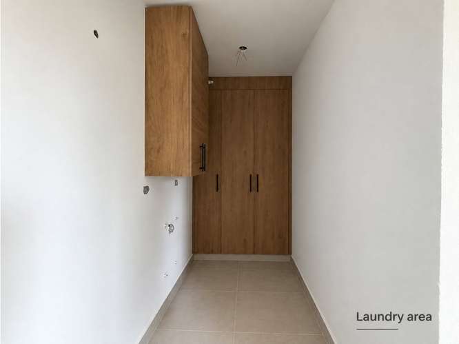 SE VENDE HERMOSA CASA 600M EN PH MALIBU LAKES CON PISCINA Y JACUZZI