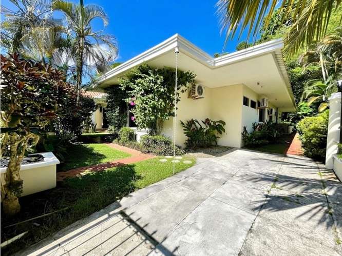 ALQUILER DE AMPLIA CASA CON PISCINA, ALBROOK (MC) - Imagen 2