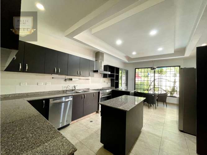 ALQUILER DE AMPLIA CASA CON PISCINA, ALBROOK (MC) - Imagen 16