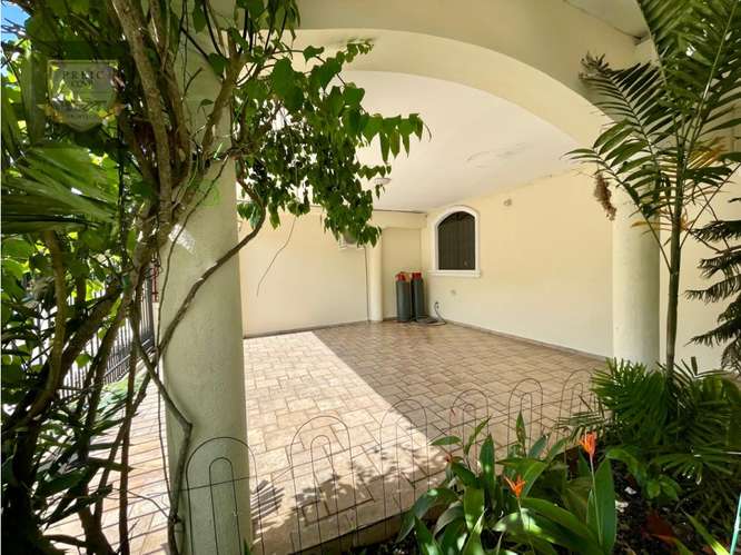 ALQUILER DE AMPLIA CASA CON PISCINA, ALBROOK (MC) - Imagen 10