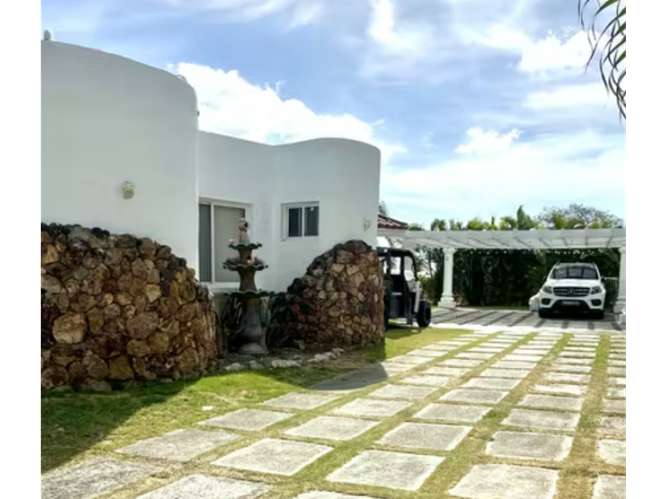 SE ALQUILA CASA 745M EN SAN CARLOS VISTA MAR CON PISCINA AMOBLADA