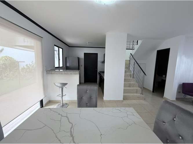 SE ALQUILA CASA DUPLEX 350M EN ARBOLEDAS LOS PINOS AMOBLADA