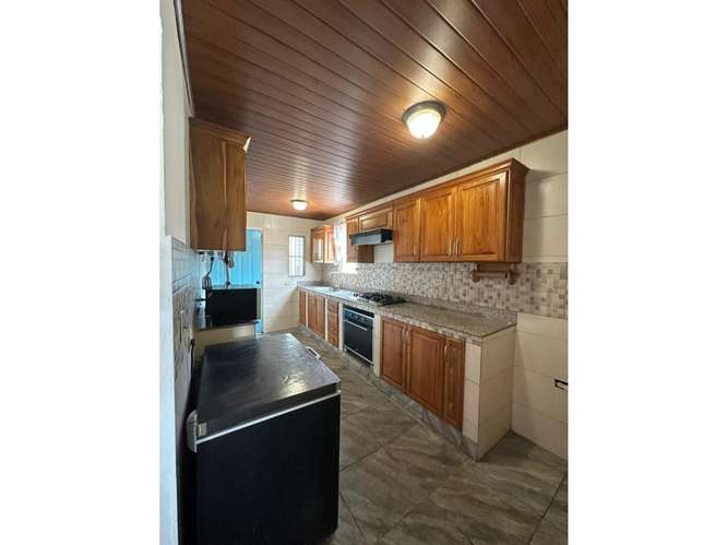 SE ALQUILA CASA EN ARRAIJAN LA HACIENDA 536 M2 CERCADA Y AMOBLADA - Imagen 3