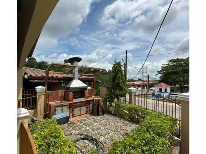 SE ALQUILA CASA EN ARRAIJAN LA HACIENDA 536 M2 CERCADA Y AMOBLADA