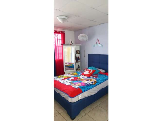 VENDO CASA BRISAS DEL GOLF CON PANALES SOLARES REMODELADA - Imagen 8