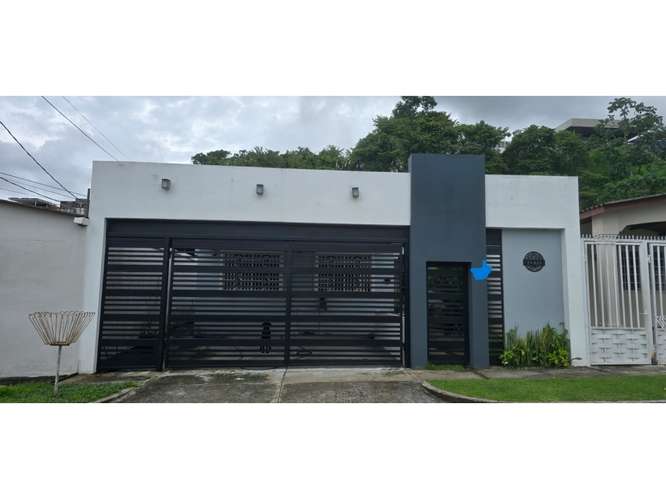 VENDO CASA BRISAS DEL GOLF CON PANALES SOLARES REMODELADA