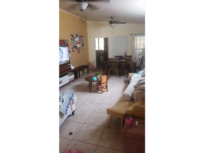 VENDO CASA BRISAS DEL GOLF CON PANALES SOLARES REMODELADA - Imagen 4