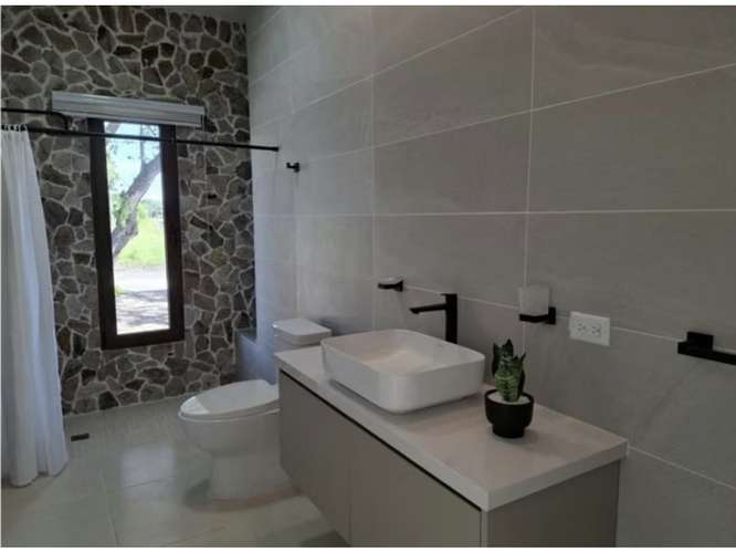 SE ALQUILA CASA EN CHAME 1110M 3 HABITACIONES AMOBLADO Y PISCINA - Imagen 4