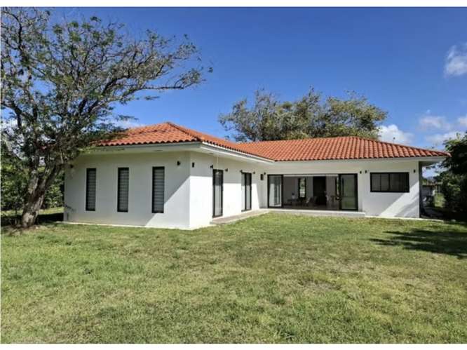 SE ALQUILA CASA EN CHAME 1110M 3 HABITACIONES AMOBLADO Y PISCINA