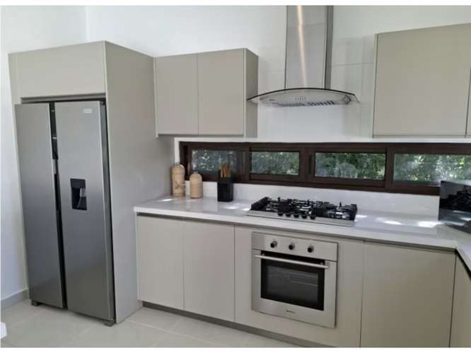 SE ALQUILA CASA EN CHAME 1110M 3 HABITACIONES AMOBLADO Y PISCINA - Imagen 2