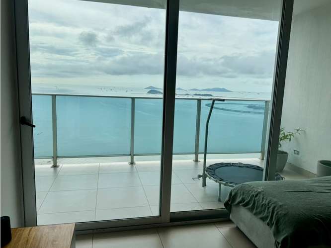 SE ALQUILA APARTAMENTO EN  WATERS ON THE BAY 130 M2 CON VISTA AL MAR